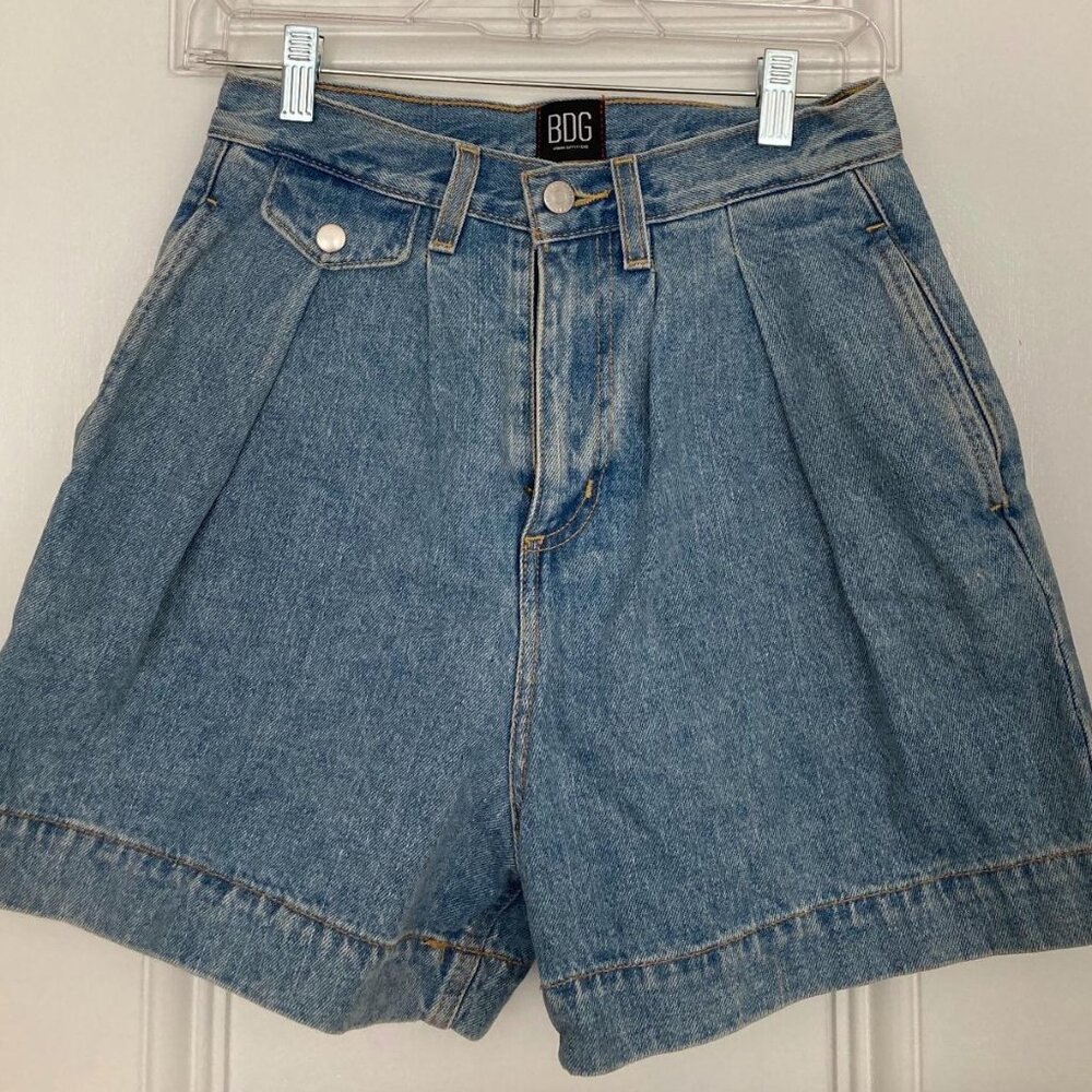 Urban Outfitters BDG Pleated High-Waisted A-Line Short Light Wash